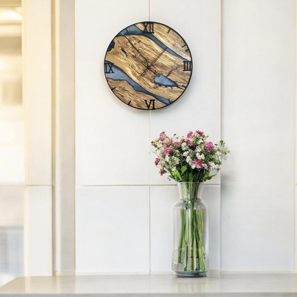 Zegar ścienny z drewna oliwnego i żywicy epoksydowej w metalowej obręczy - obrazek 5