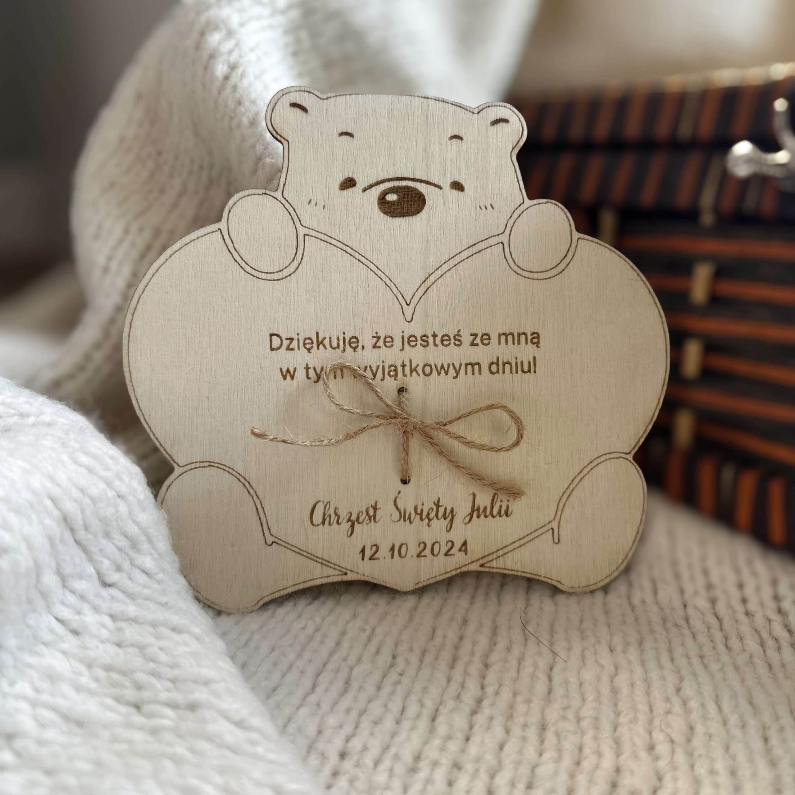 Podziękowania dla gości z czekoladką merci - miś z serduszkiem