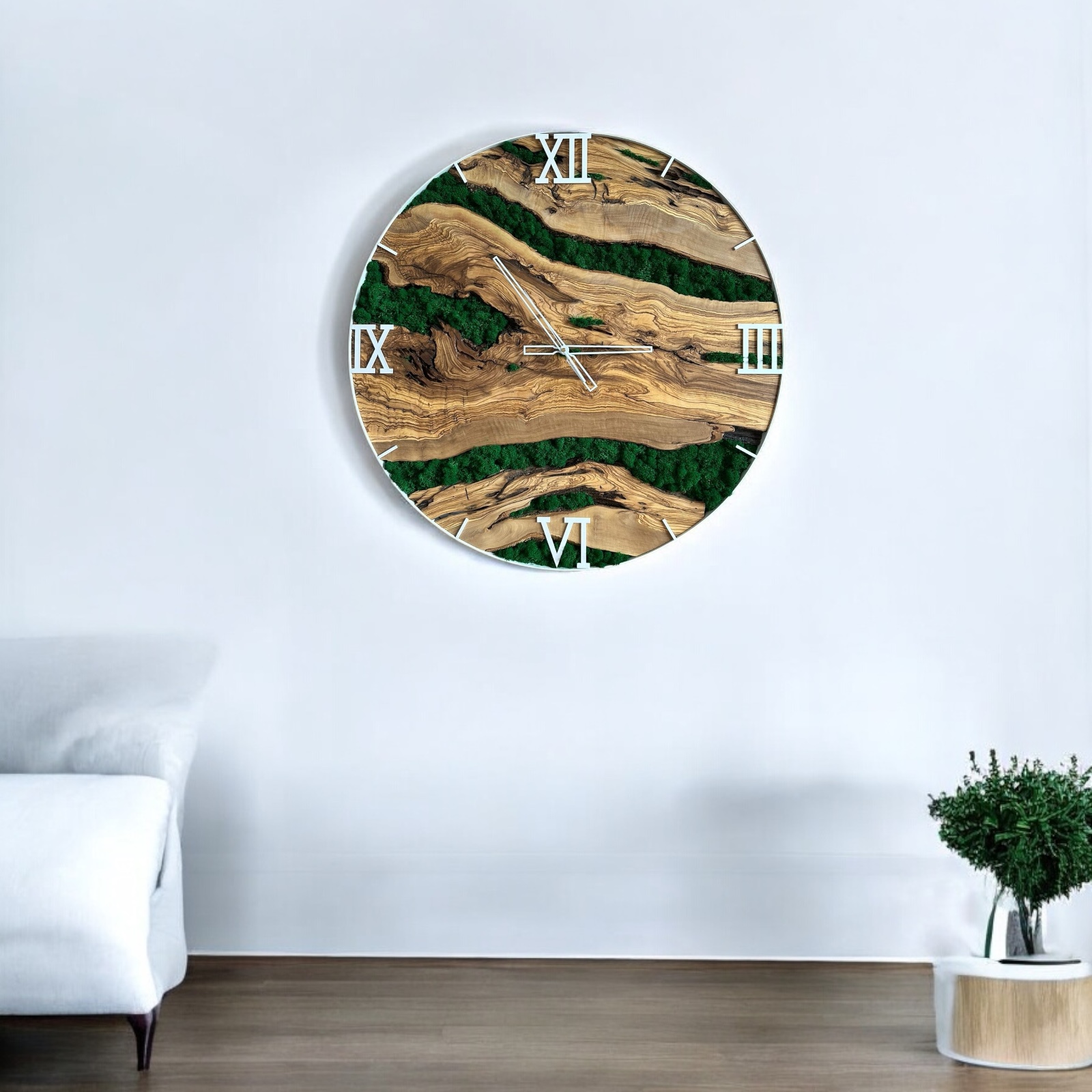 Zegar ścienny z drewna oliwnego w metalowej obręczy z dodatkiem mchu chrobotka - obrazek 4