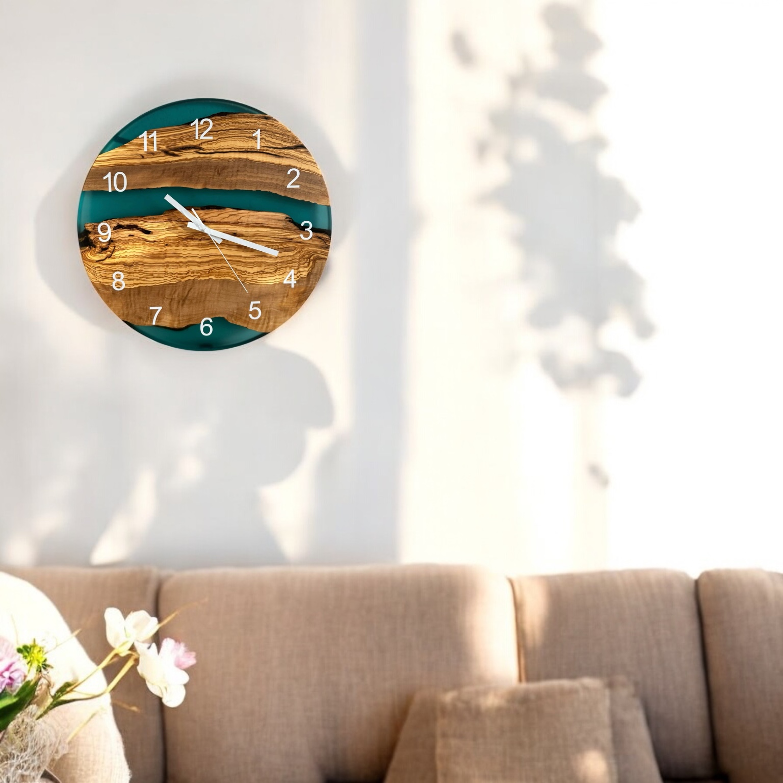 Zegar ścienny z drewna oliwnego i żywicy epoksydowej