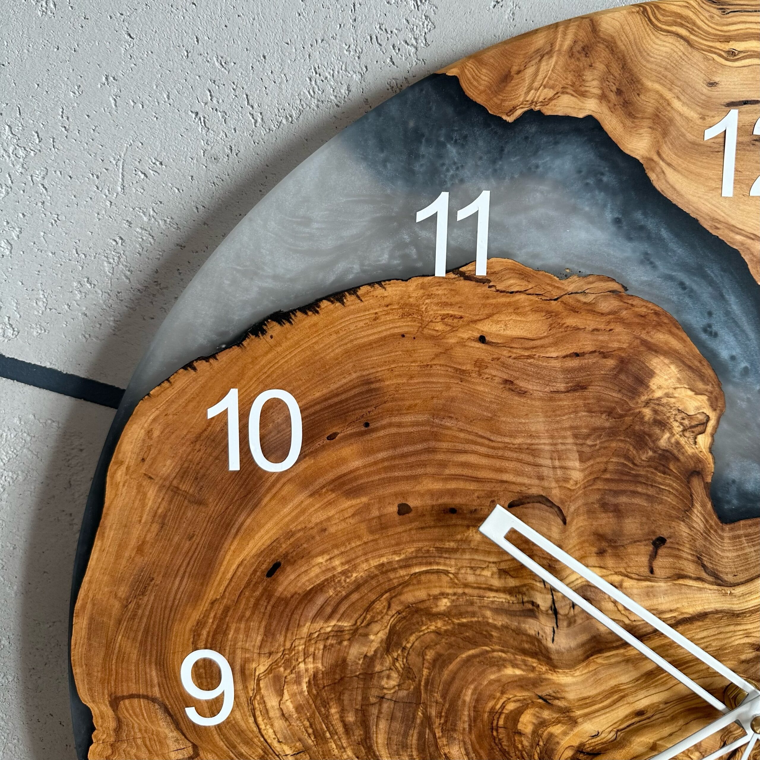 Zegar ścienny z drewna oliwnego i żywicy epoksydowej - obrazek 6